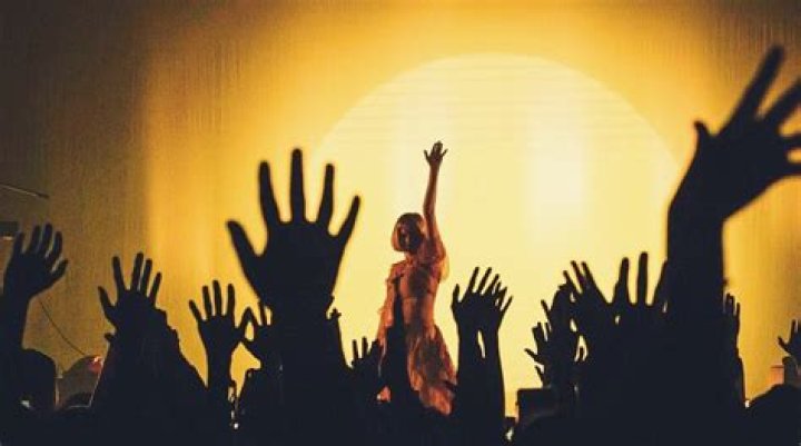 AURORA Performs Her First EVER Concert In Taiwan! 