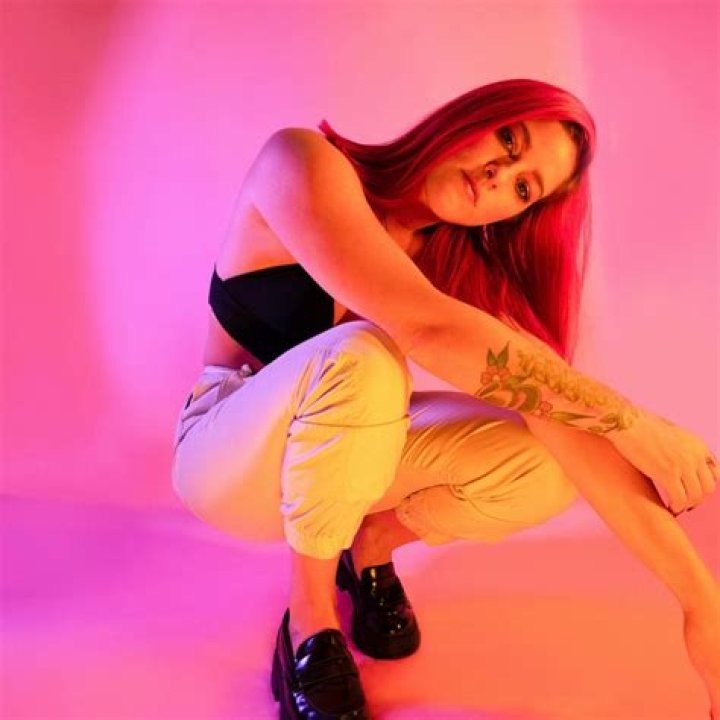 Cassadee Pope Is Going Back To Her Punk-Rock Roots With "People That I Love Leave”