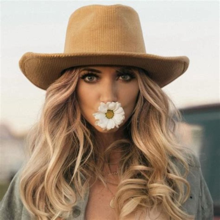 CelebMix Chats with Country Music Sweetheart Sarah Darling