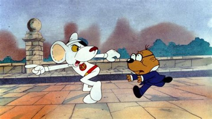 Dangermouse Flash Mob Takes Over London Tube