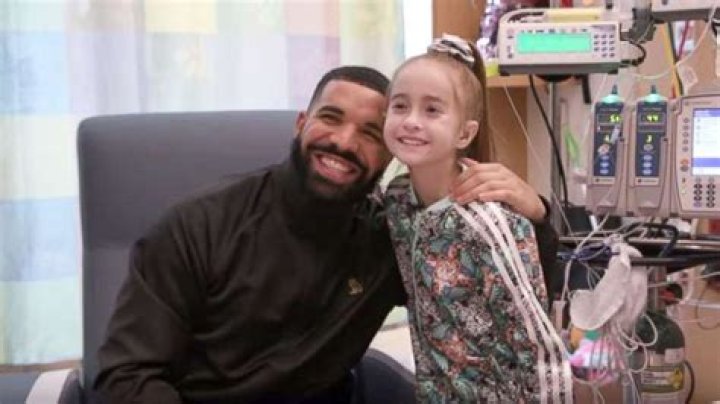 Drake Surprises 11-Year Old Fan at Chicago Hospital