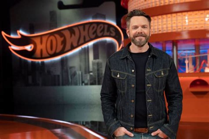 EXCLUSIVE: Meg DeAngelis Surprises Super Fan on Joel McHale’s New Show ‘CRASHED’