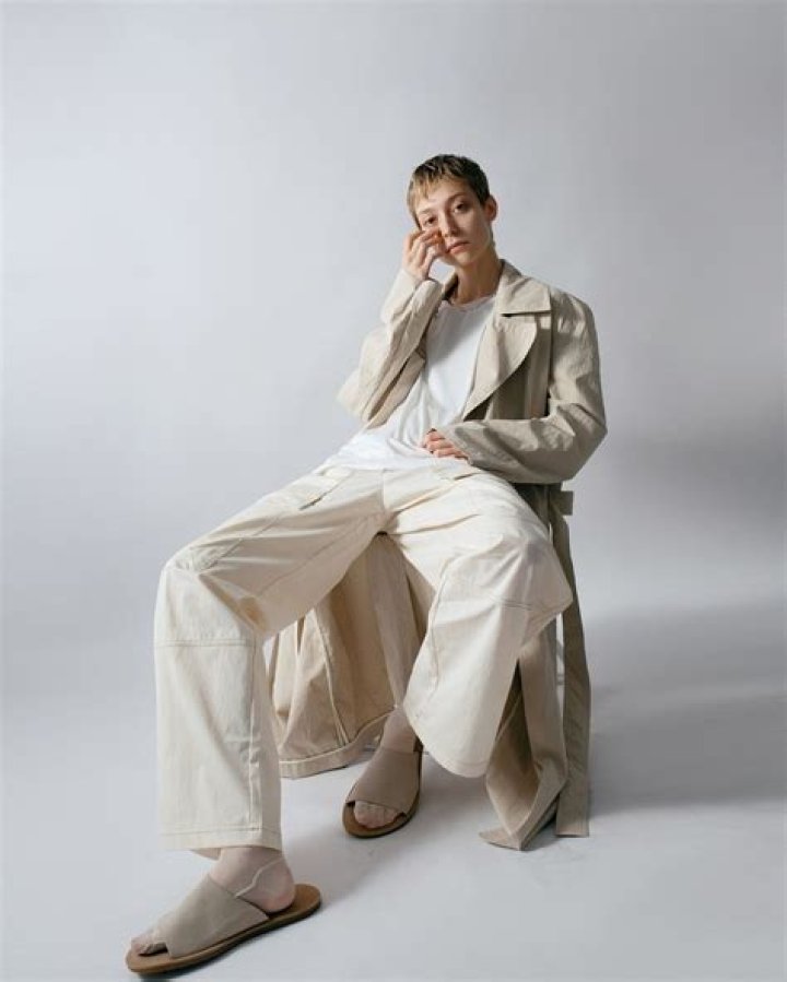 Fame | Alin Szewczyk net worth and salary income estimation Apr, 2024