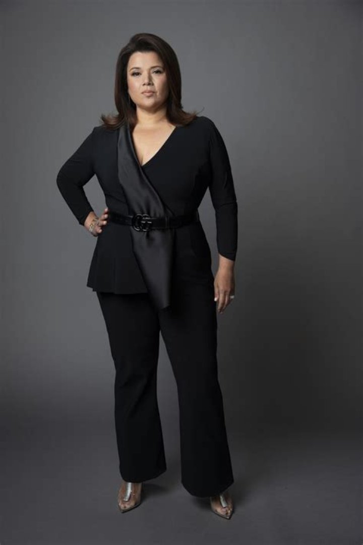 Fame | Lindsay Navarro net worth and salary income estimation Jan, 2024