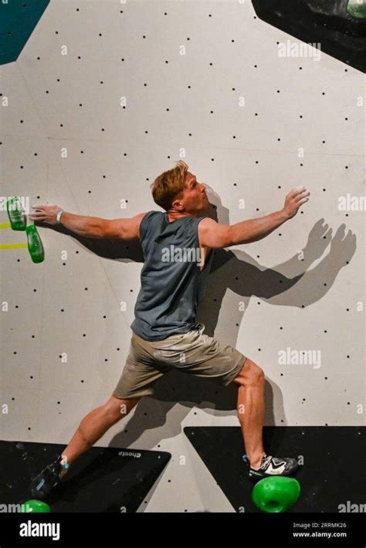 Fame | Magnus Midtbø (climber) net worth and salary income estimation Jan, 2024