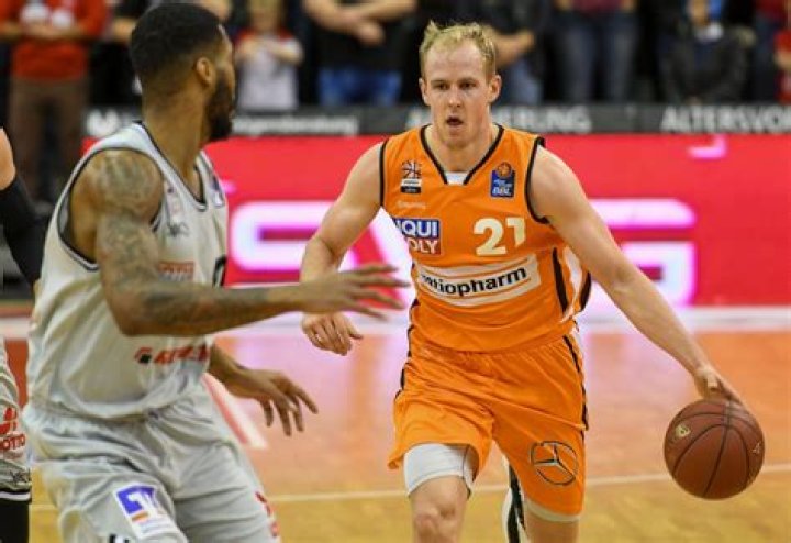 Fame | Seth Hinrichs net worth and salary income estimation Apr, 2024