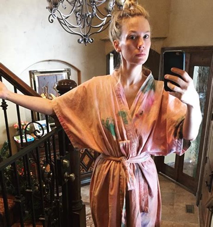 January Jones’ Homewrecker Reputation Makes Her Pariah In Hollywood Dating Pool?