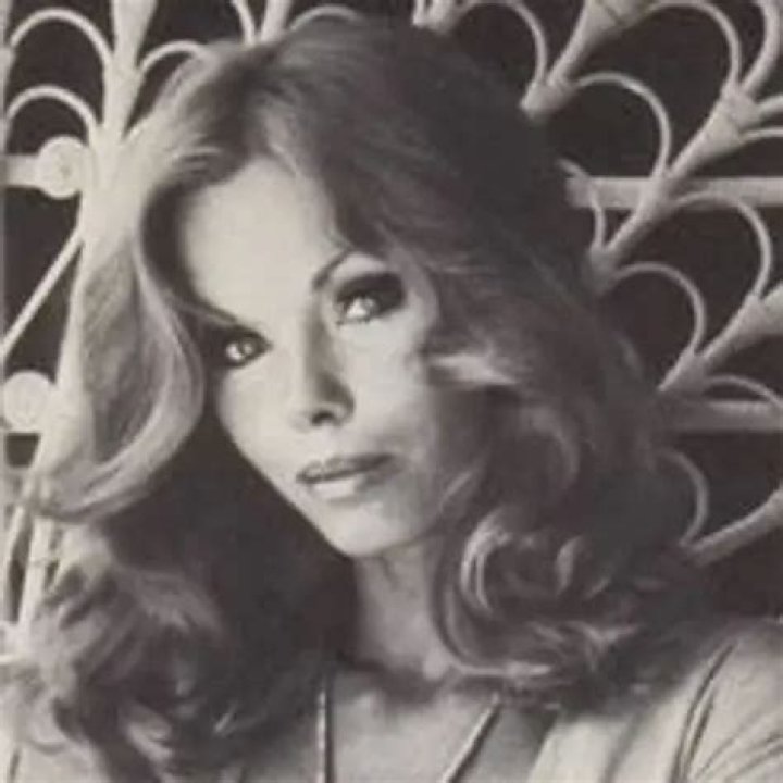 Merrit Malloy Biography: Poems, Age, Husband, Epitaph, Net Worth, Wikipedia, Quotes, Books, Website, Height, Meaning, Still Alive?