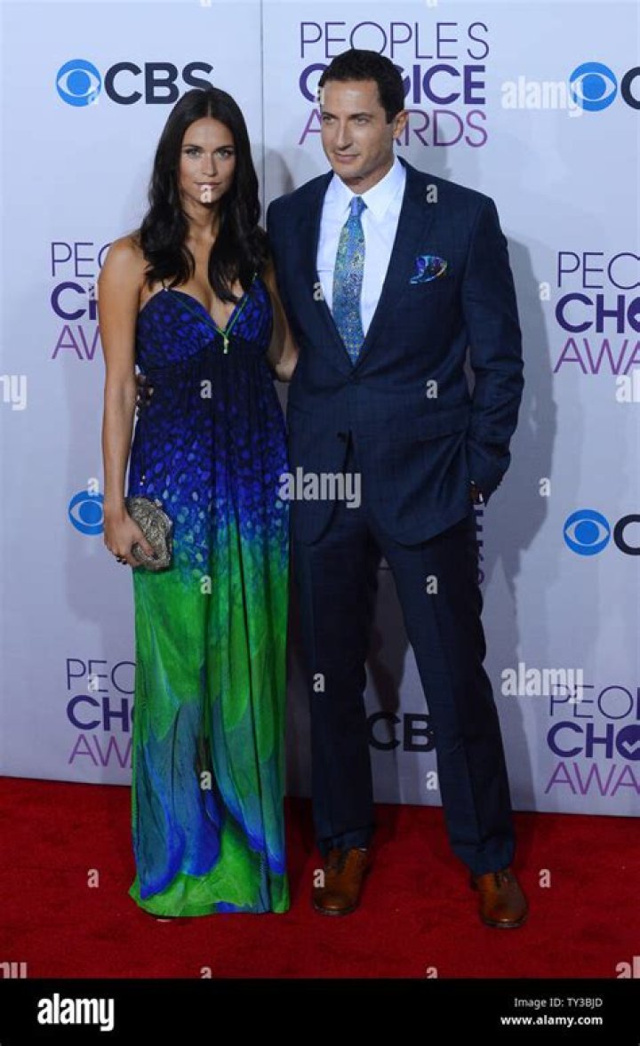 Sasha Roiz Married, Wife, Gay, Height, Body Measurements, Bio