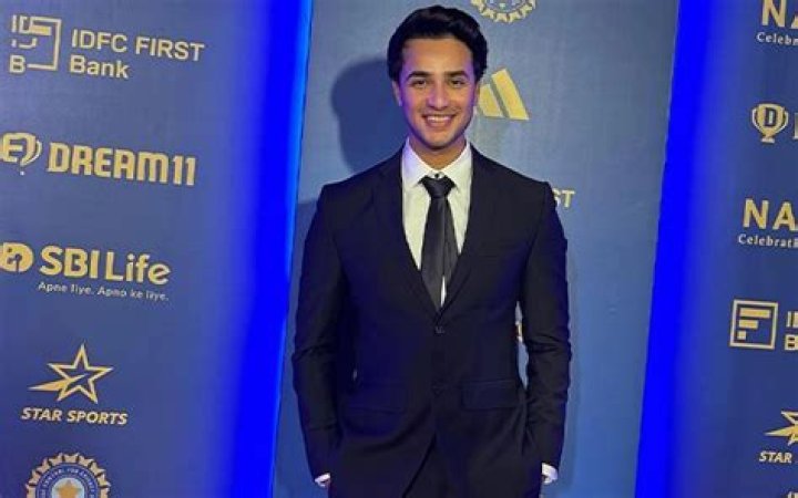 Suraj Sharma - Net Worth, Age, Height, Birthday, Bio, Wiki!
