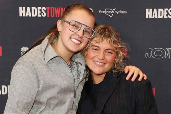 Who is Jayden Siwa Dating – Jayden Siwa's Girlfriend & Exes