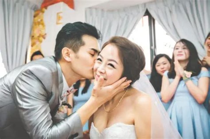Yina Goh Biography: Age, Husband, Instagram, Net Worth, Wedding Photo, Shop, Blog, Plastic Surgery, Partner, New Boyfriend, Divorce Reason