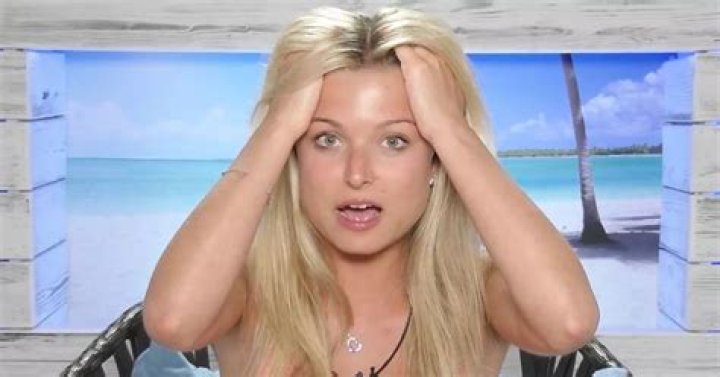Zara Holland quits Love Island